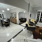 Casa Com Piscina Para 12 Pessoas